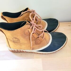 SOREL Out n' About Boots